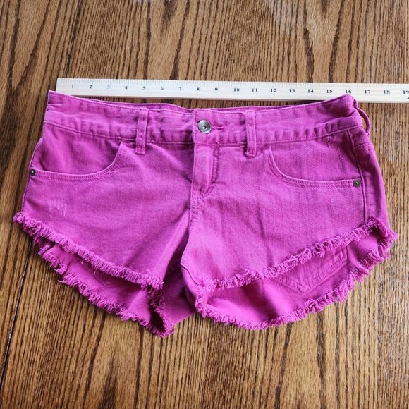 Billabong Laneway Pink Magenta Booty Cheeky Sexy Jeans Shorts Size 28 Low Rise - Picture 5 of 7